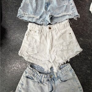 SHEIN Women's Frayed Hem Jean Shorts - White and Light Blue Bundle